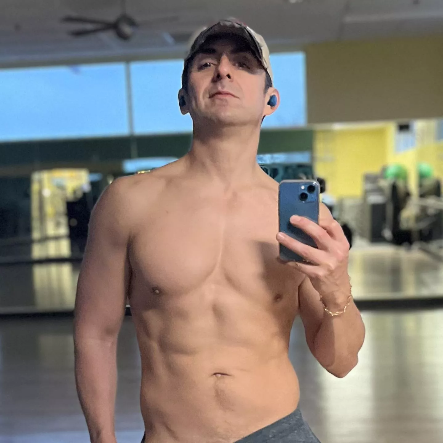 Rise and grind y'all!! Another Monday to wipe the slate clean and start fresh. Go be awesome!!