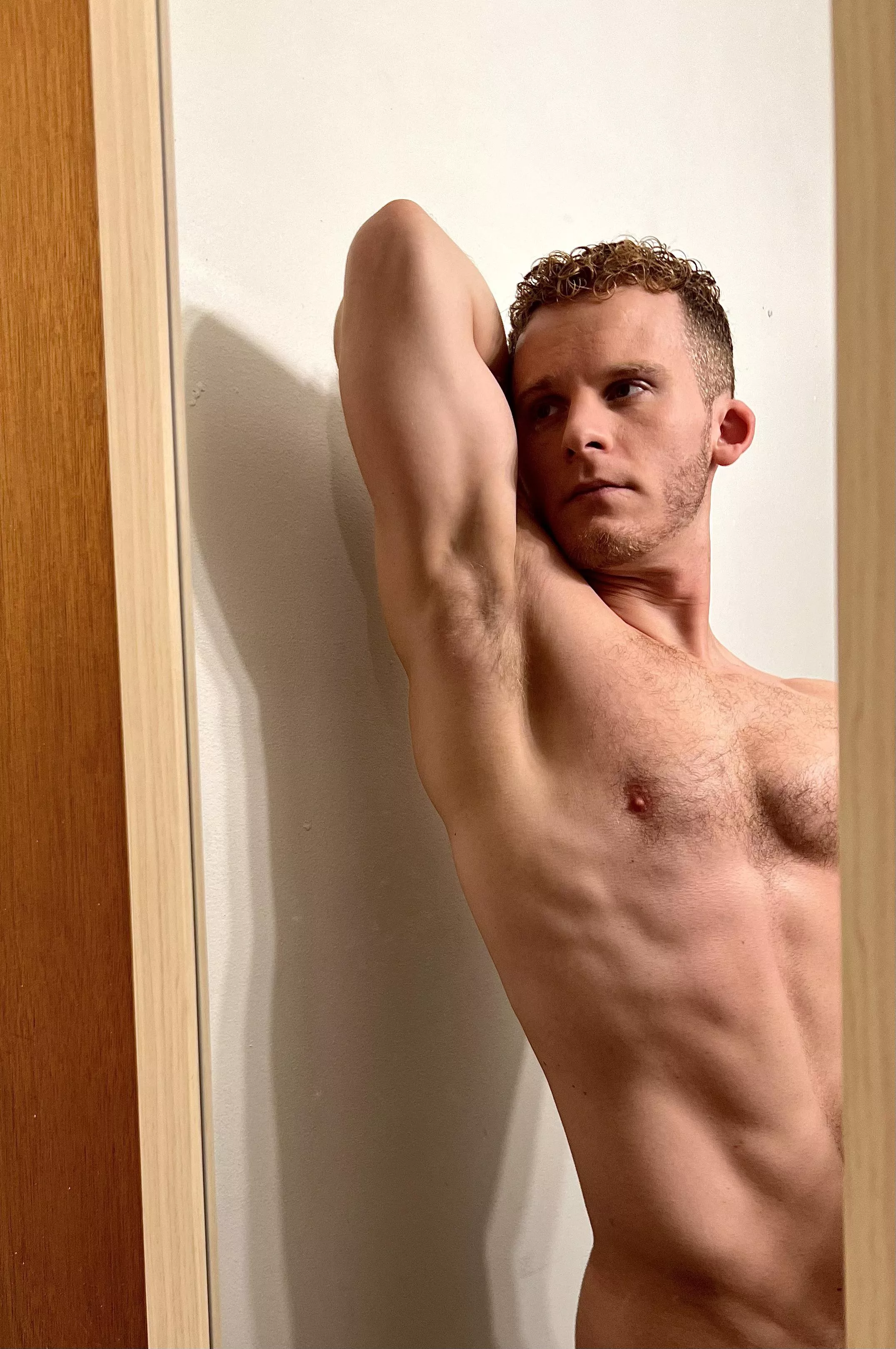 The sun is shinin’, come on get happy.