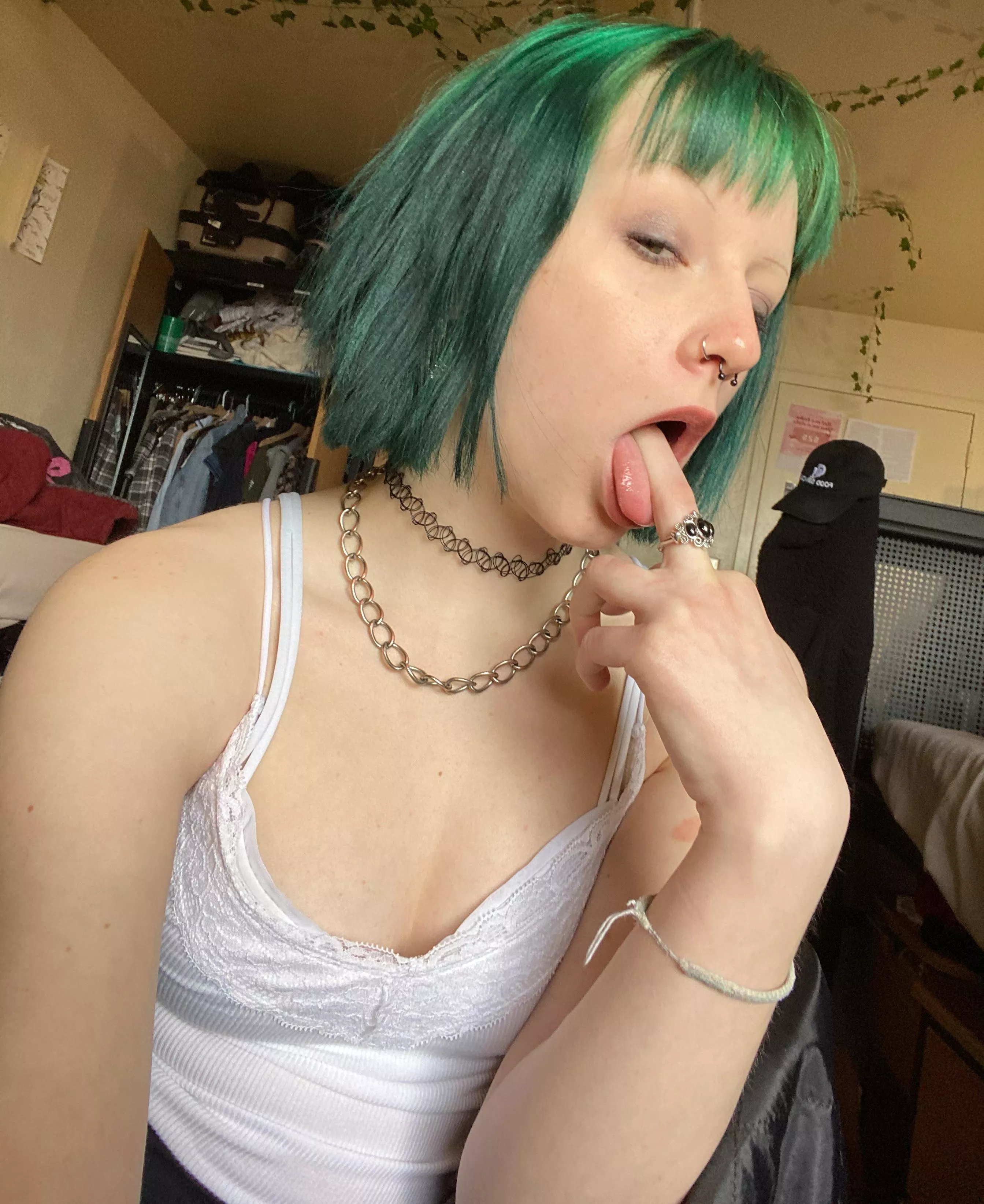 This emo girl likes to me choked