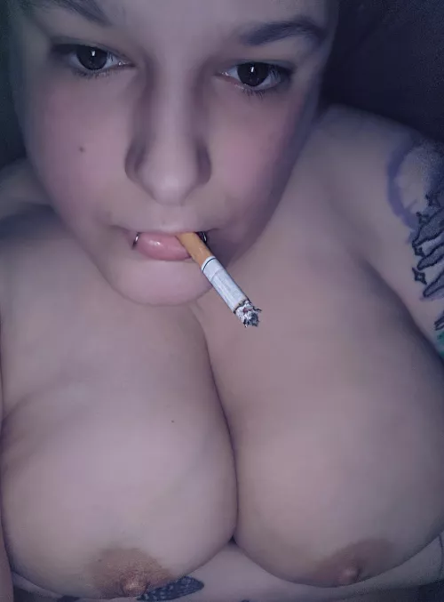 Tits and cigarettes 🖤🚬
