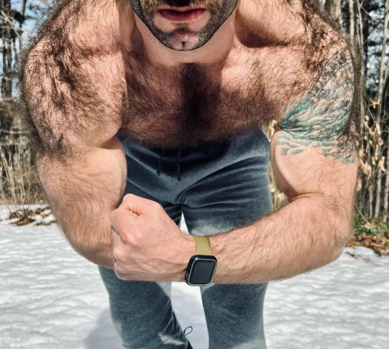 Who want to massage my hairy muscles? 💪