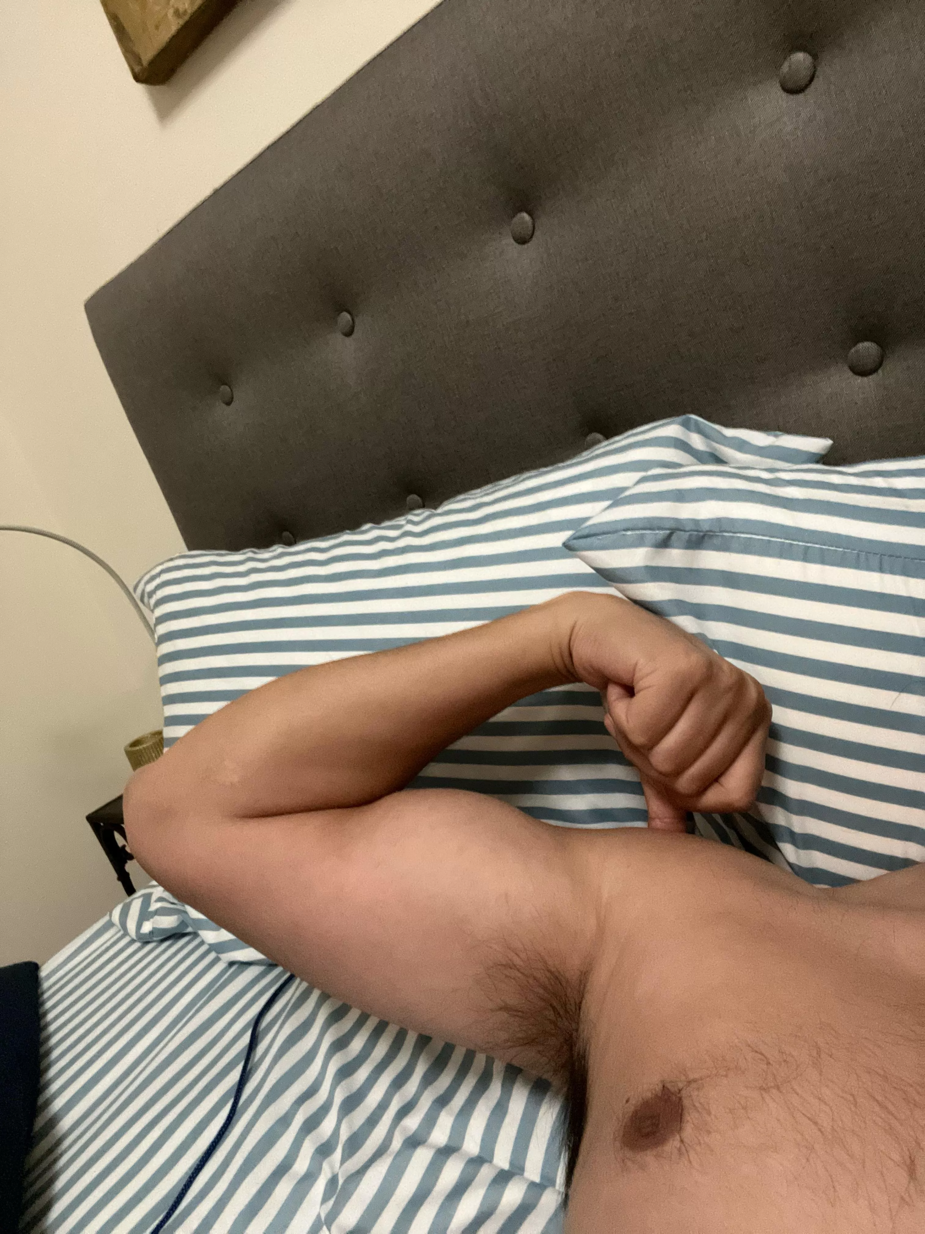 35 m. Bearded rugby bro. Slim/fit. @rorytait2023. 19-25. Fit++