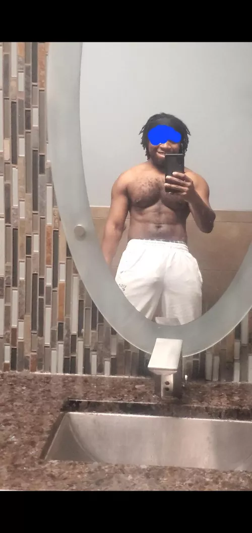 36M Chicago black male seeking hotwives. Willing to travel