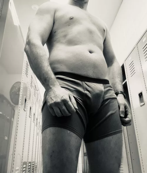 [40] Locker room Bulge