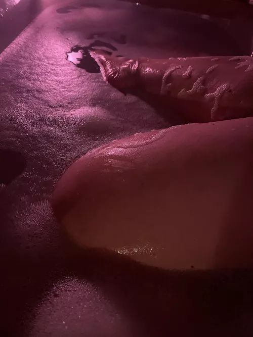 Always need a long bath after work ✈️💋 [OC]