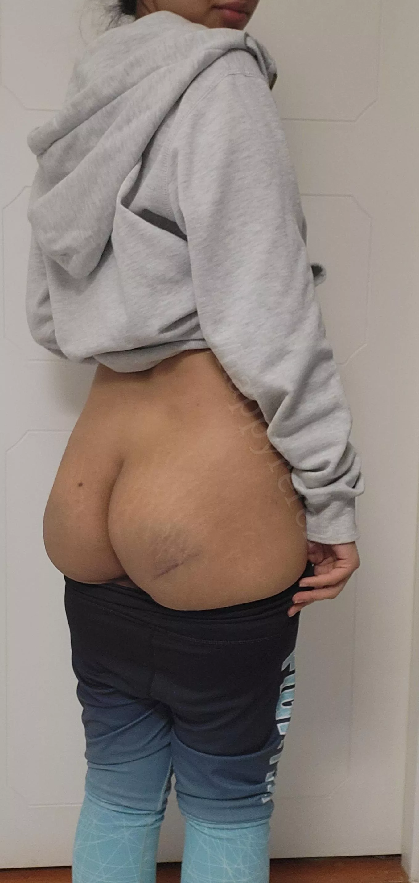 Butt hurts after new spanking toll. Kiss it better for me... Maybe 🙈