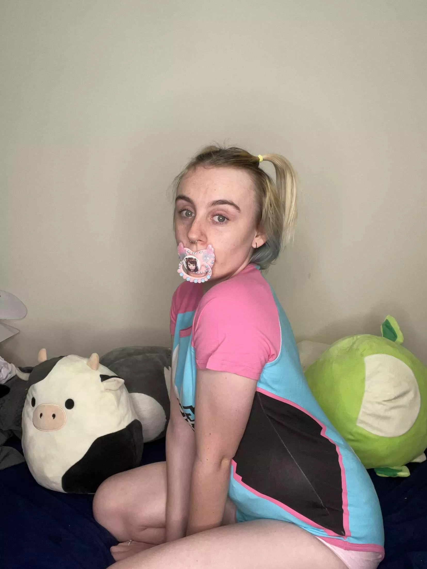 Can I sit on your lap daddy? 🌸🥰