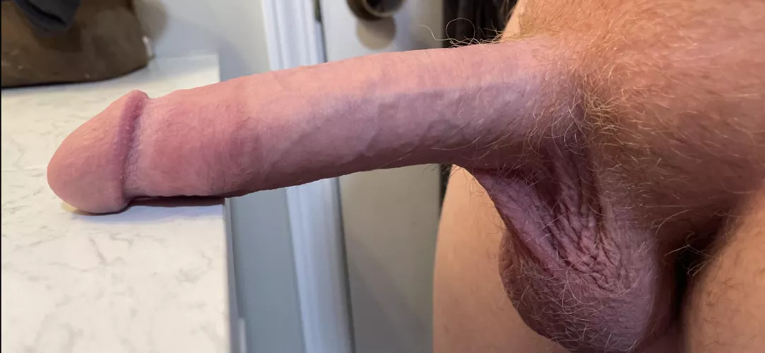 Can’t get any love on r/BWC..do you think I belong there? Also, if I made your eyes widen, you have to let me finish on your face 😘