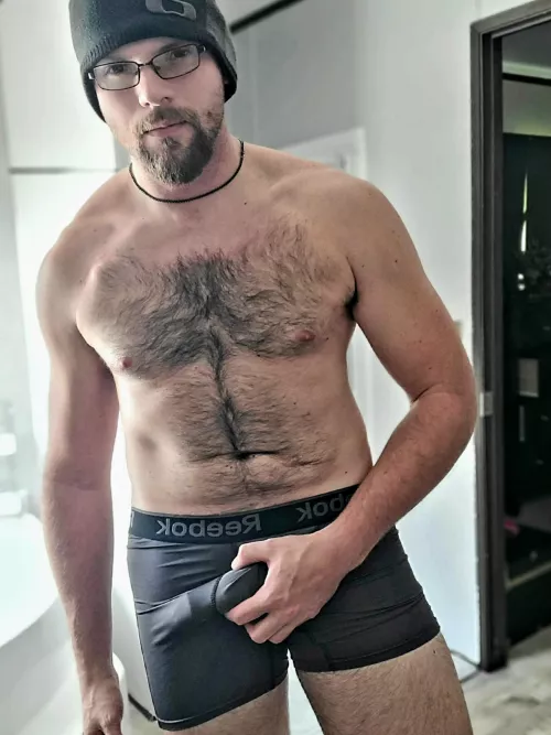 Cum see what's in daddy's pants.