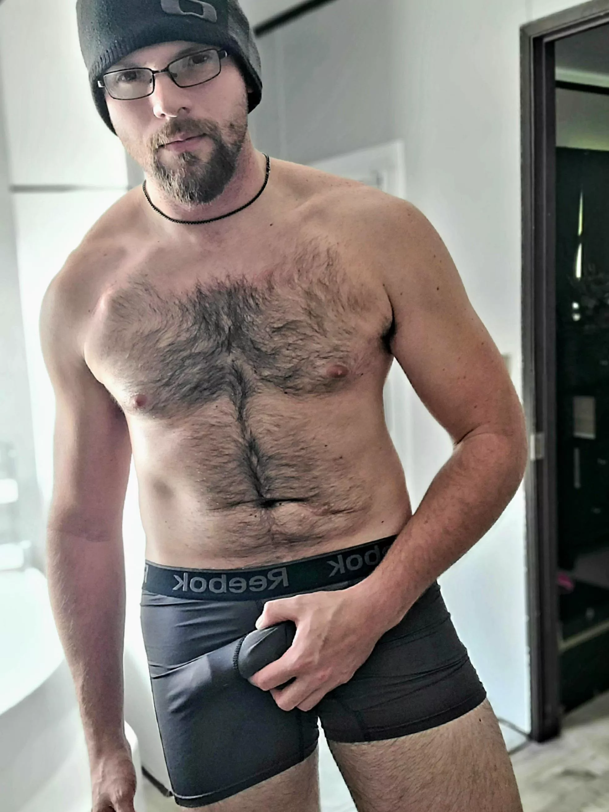 Cum see what's in daddy's pants.