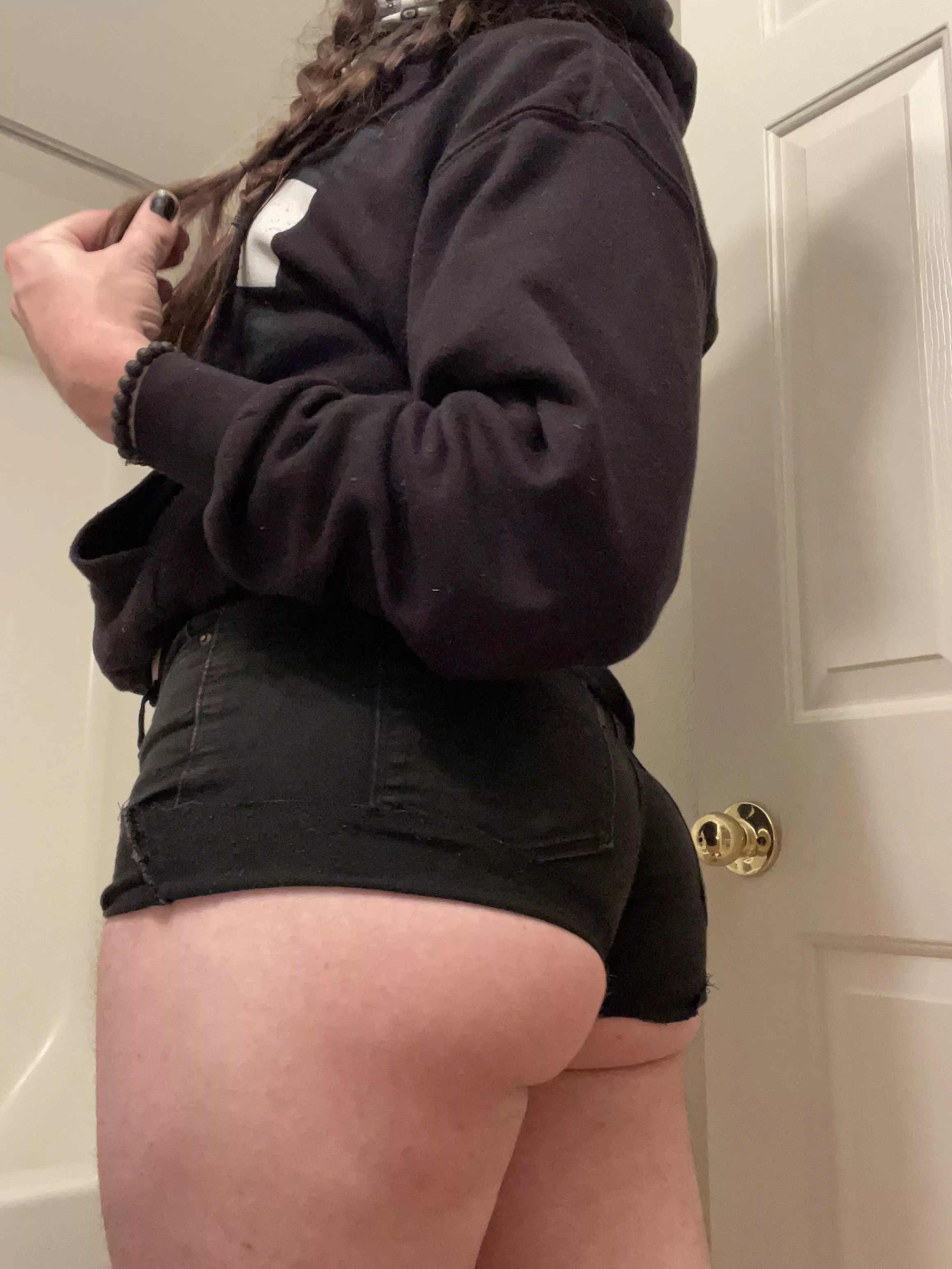 Do you like my shorts? 👀