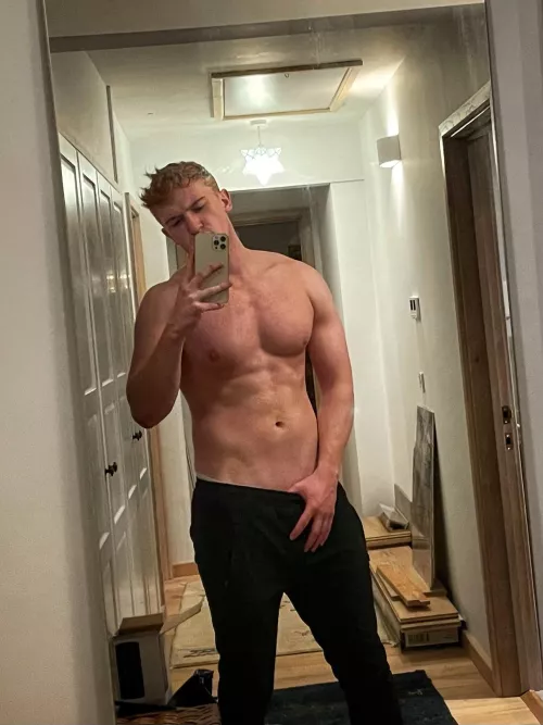 Got to love a dominant girl 😋