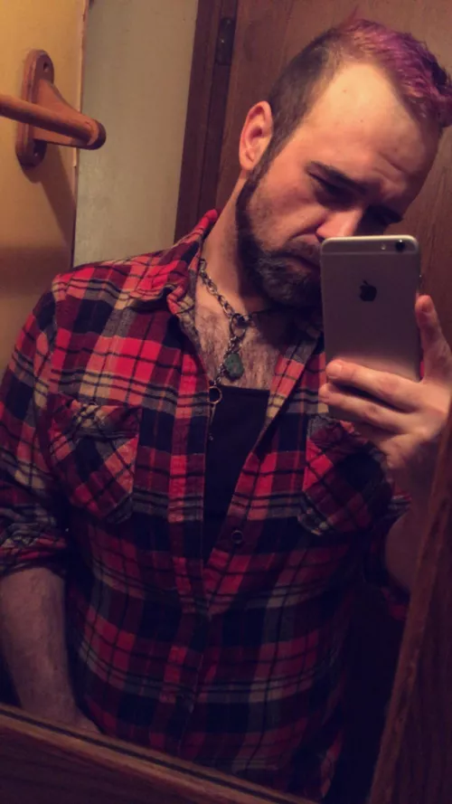 Hope everyone is having a good week! Just me in some flannel, heard it was a good look 🥸