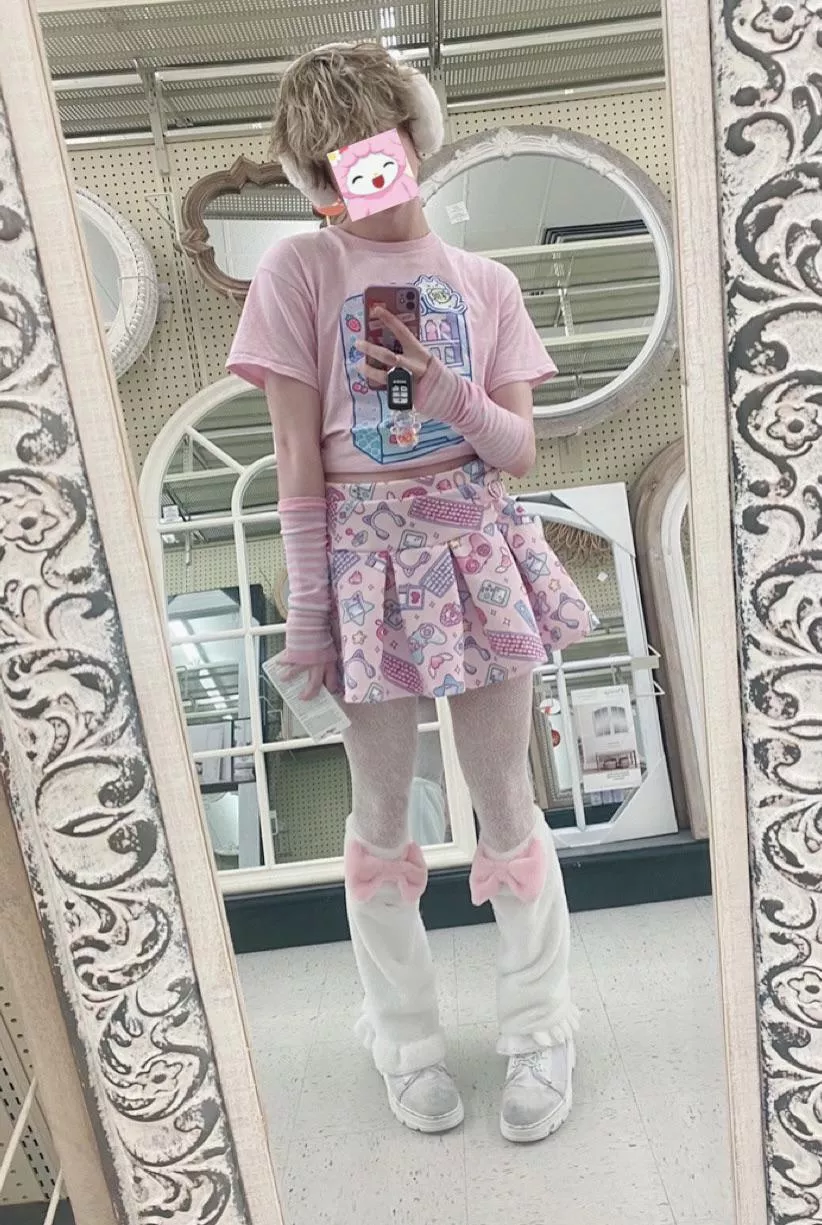 i really like this skirt on me 👉👈