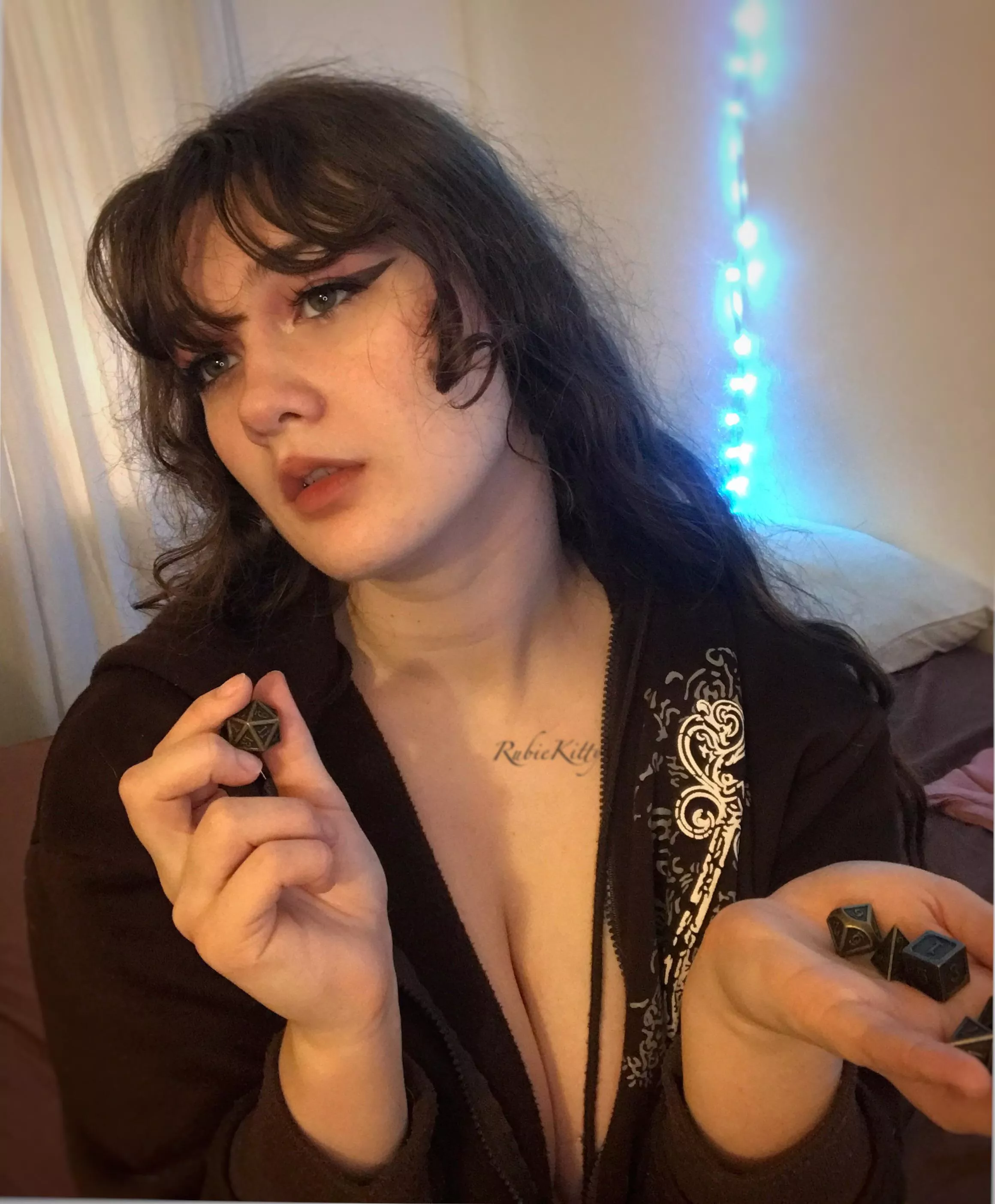 I’m ready for a new campaign.. what character should I make?😜