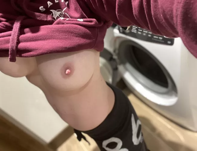 Multitasking Milf Flashing you and doing laundry…I’m such a clean wife