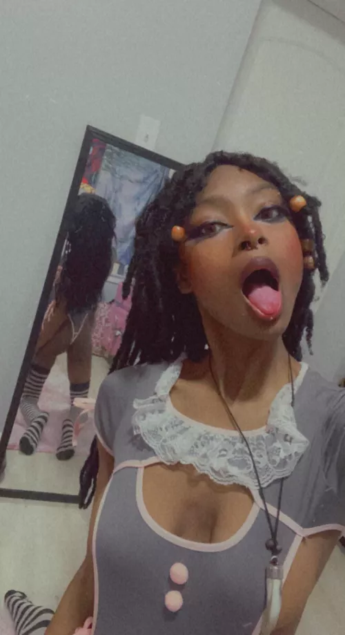 my new favorite way to take mirror selfies