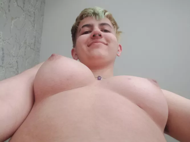 My tits look huge from this angle 👀