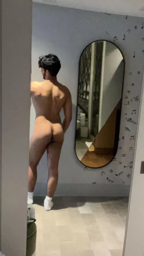 Need someone to feel me up 😏