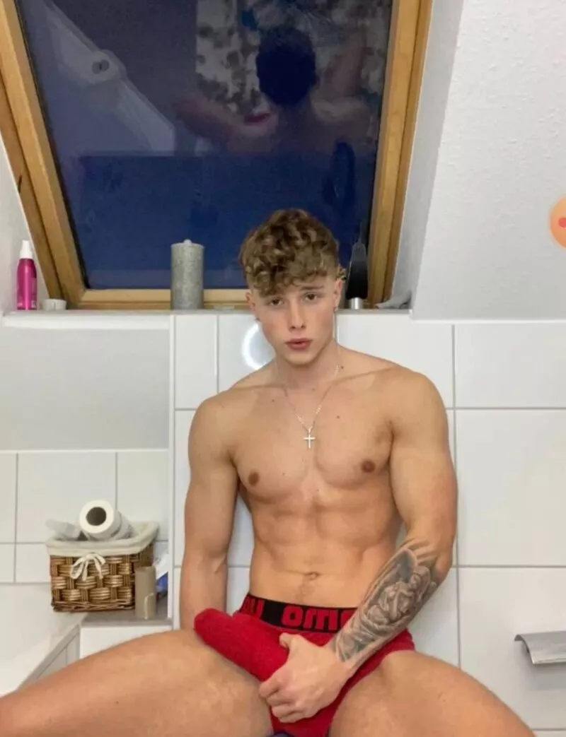 need someone to suck my big bulge