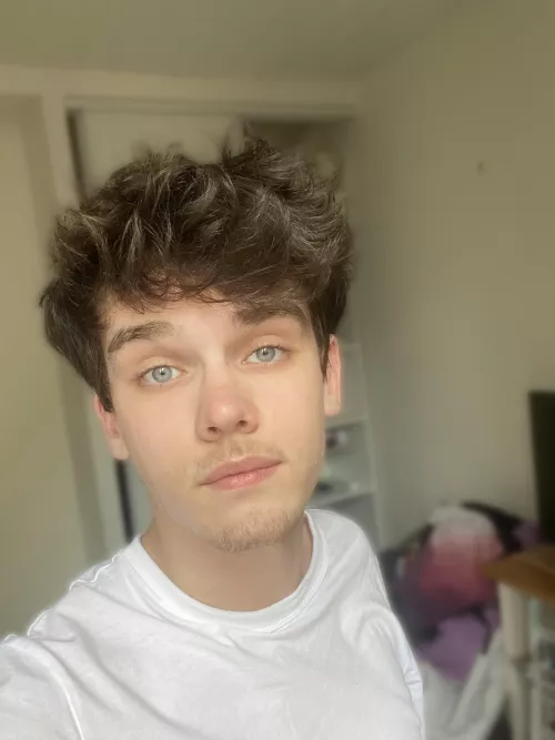 Need your help ! Should I cut the hair ?