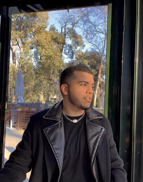 *pretend to not look*