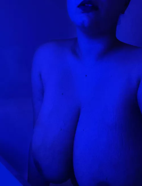 Put these H cups in your mouth 🥵💙