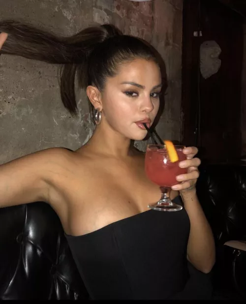Selena Gomez titty vein 🤤