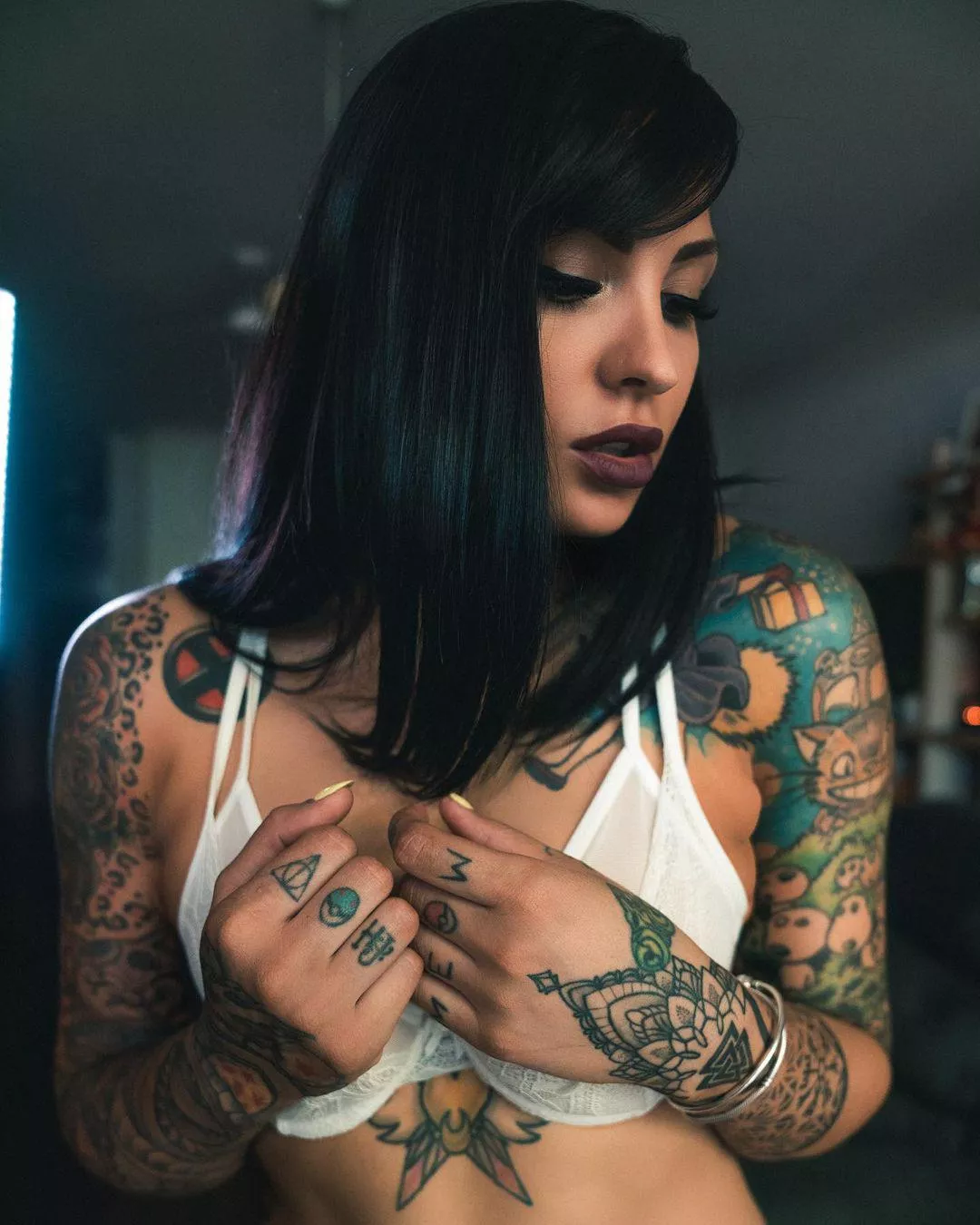 Sexy tattooed Aussie babe 😈