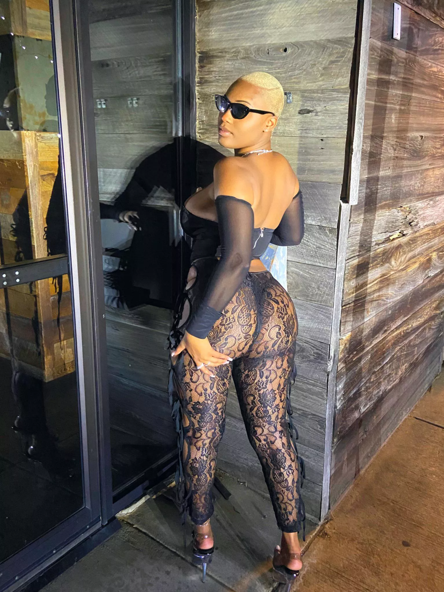 Short hair, big booty