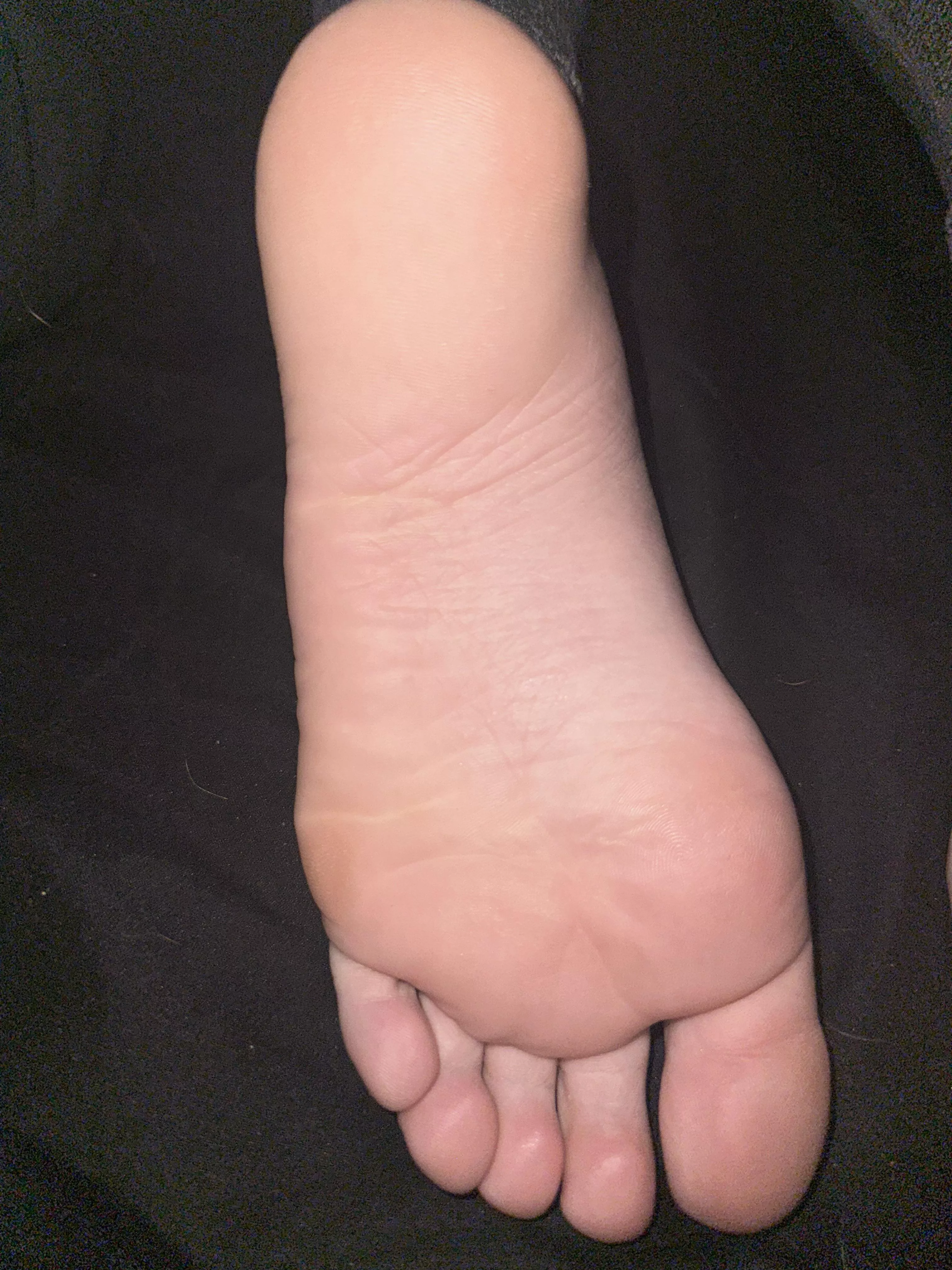 Someone come worship my sexy feet
