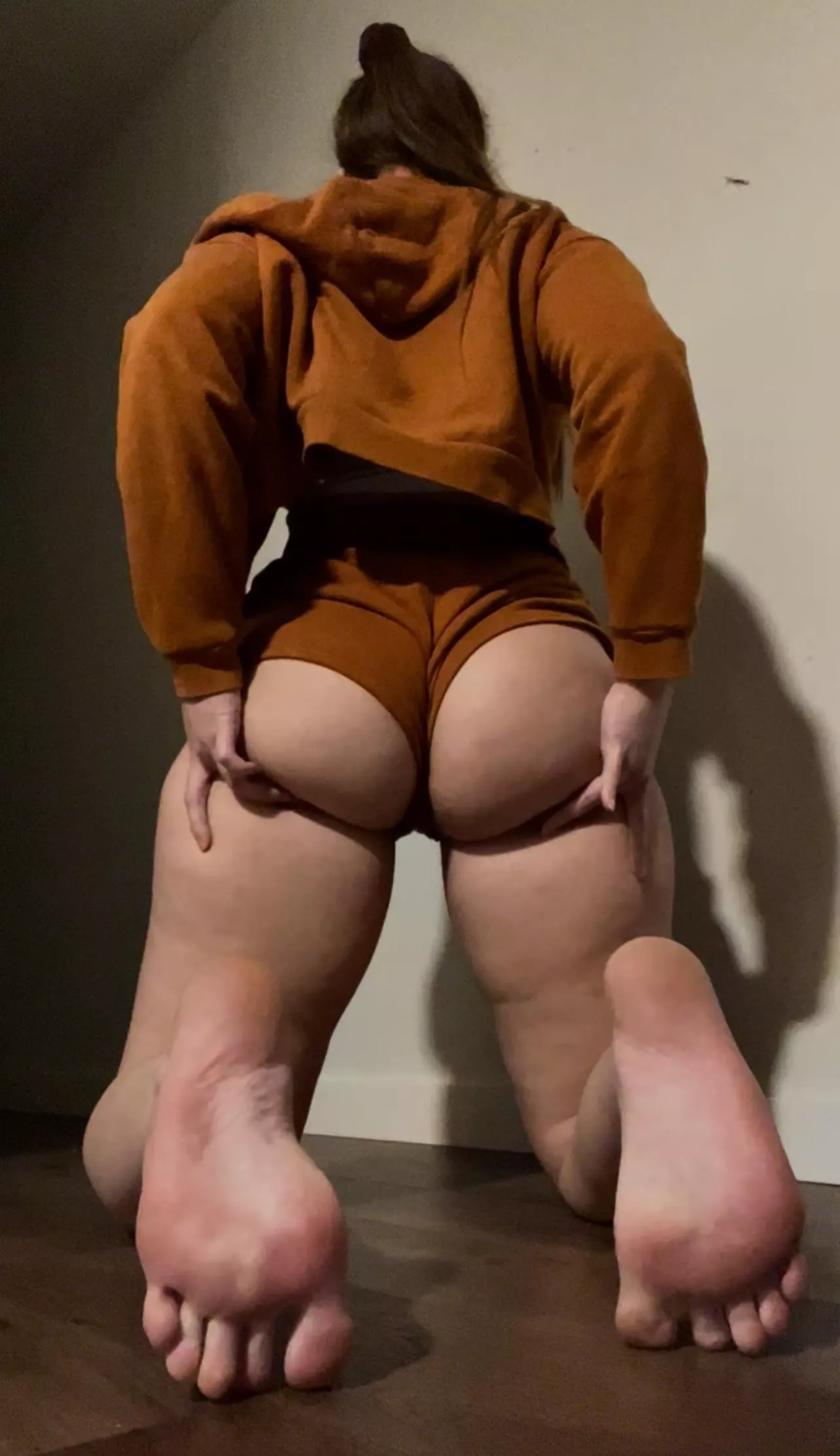 Tall and thick… on my knees ready to suck dick. 6’ [f]