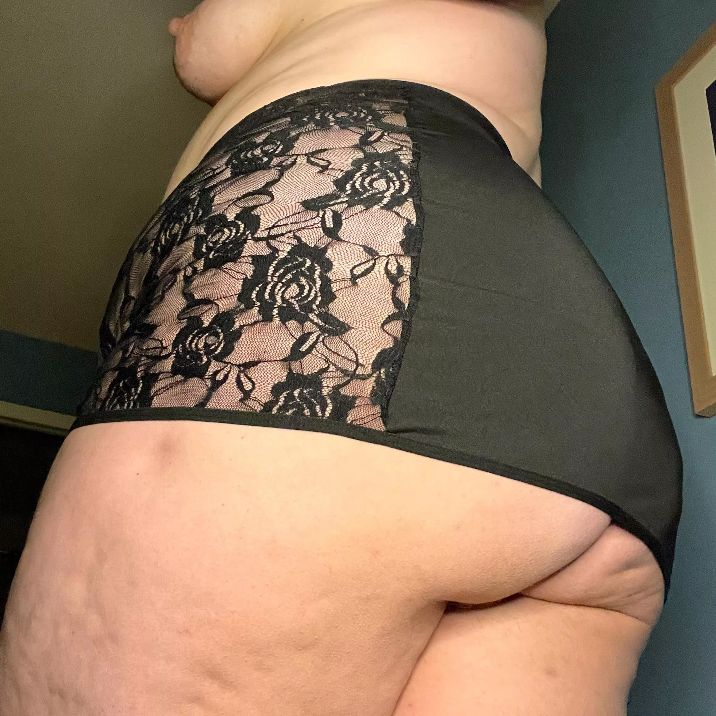 The label said “skirt” but this is really more of a glorified belt.