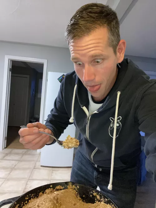 Why wants to share this apple crumble ?