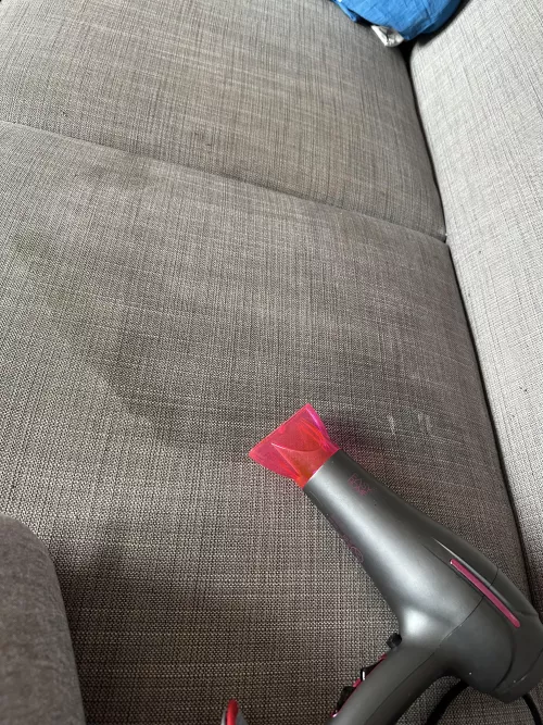 You guys 😭 guess wo had to spend all morning trying to unstain and blowdry the couch after falling asleep on it. I was almost convinced i grew out of wetting the bed/couch 🥺😳