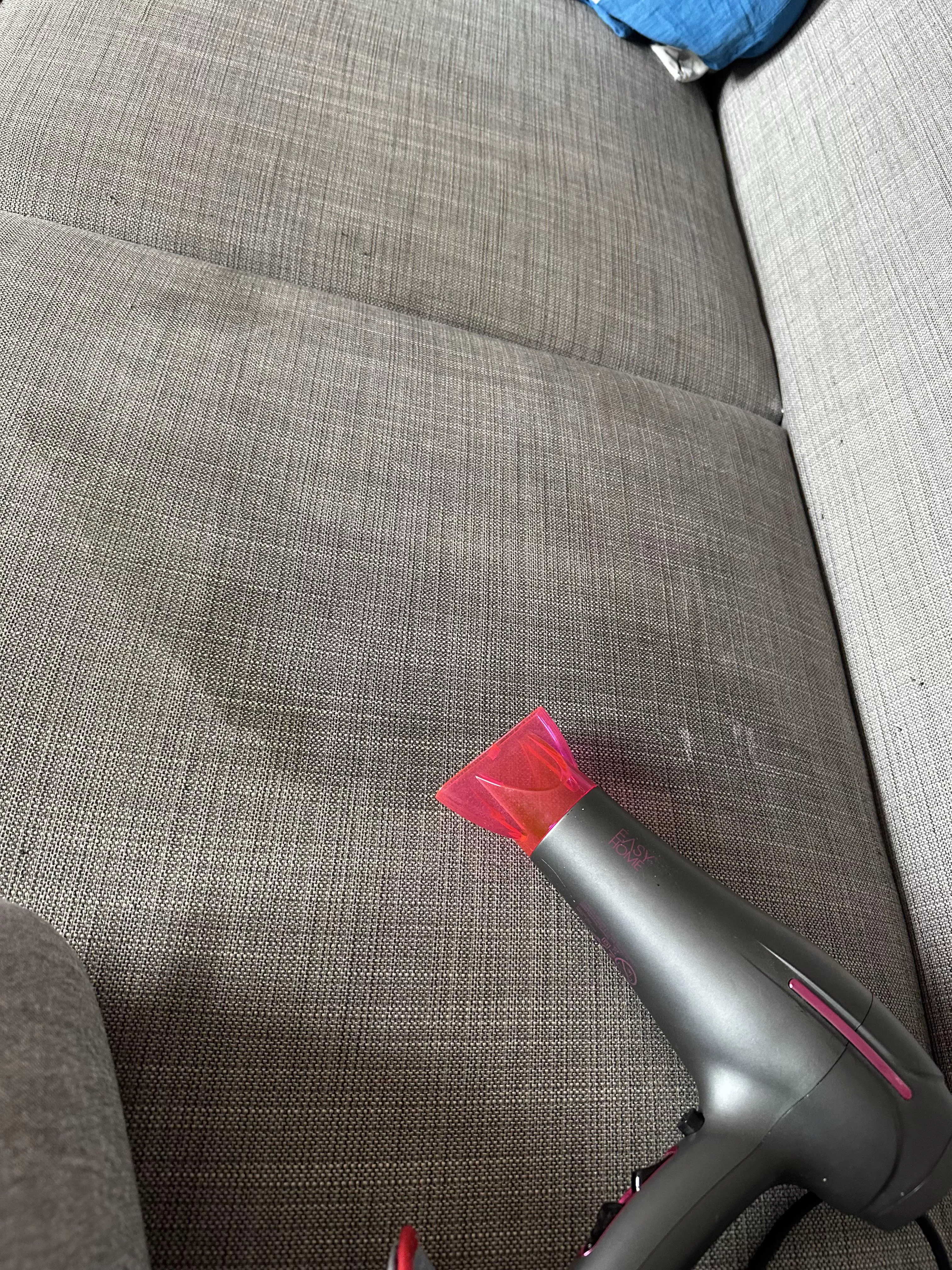 You guys 😭 guess wo had to spend all morning trying to unstain and blowdry the couch after falling asleep on it. I was almost convinced i grew out of wetting the bed/couch 🥺😳