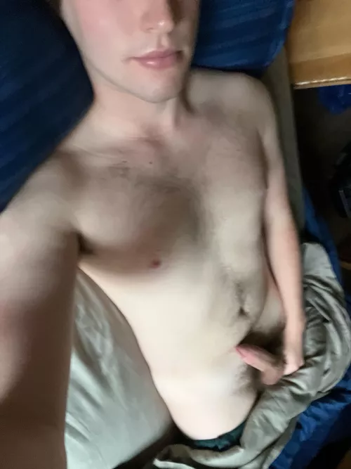 19m 6’7 kinky pe rv looking for fun- please show face - all alone in my dorm -ianthet21