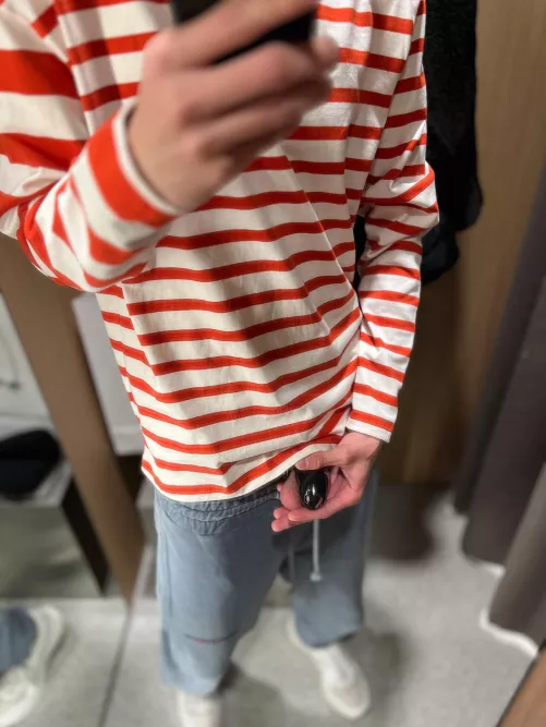 [20] locker room exposure