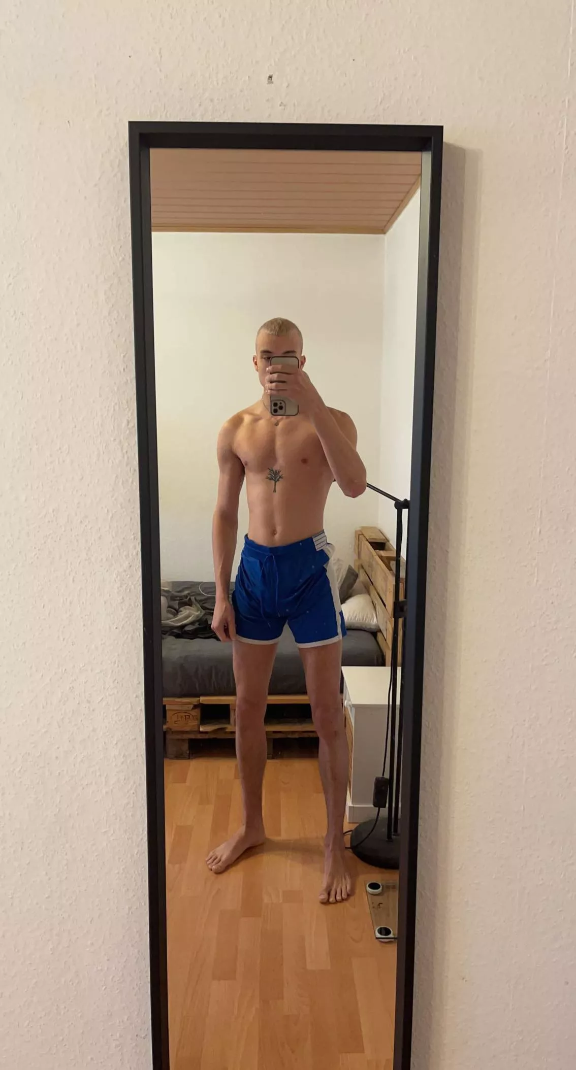 [22] Tell me what comes into your mind