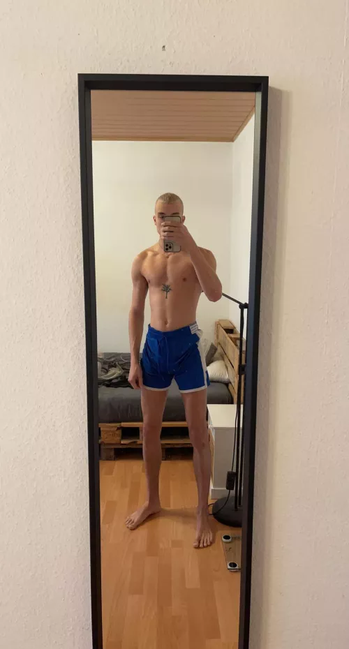 [22] Tell me what comes into your mind