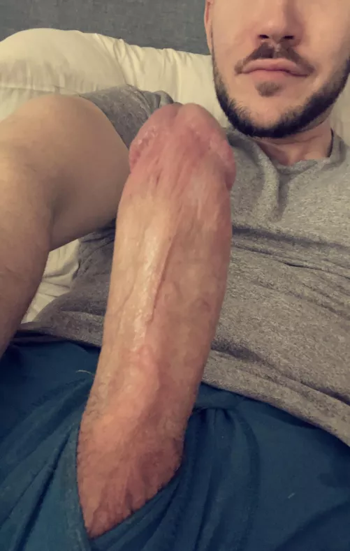 [33] Fit dad wants to watch movies and make each other cum