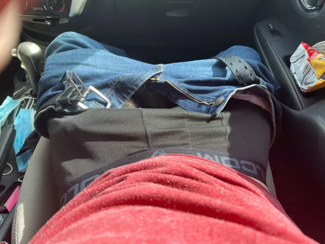 Anyone wanna compare? HMU if you think you’re bigger. Be cocky, I’m looking for a real challenge.