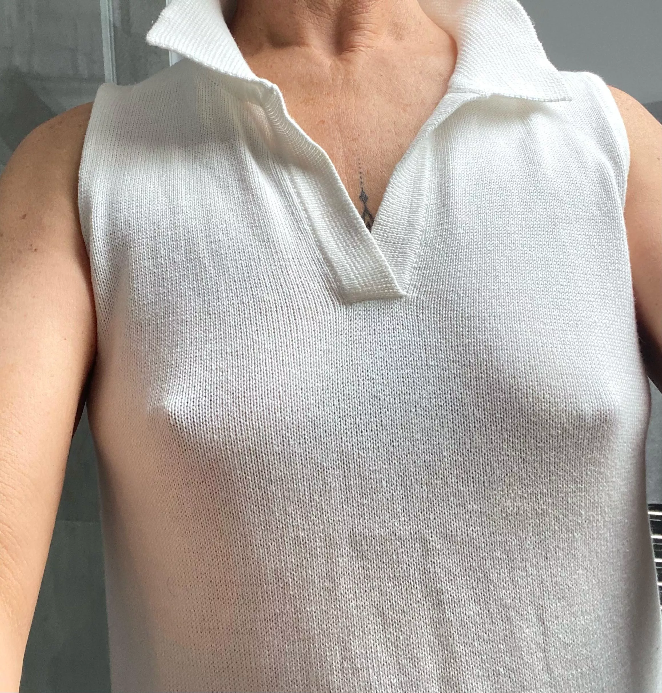 Can’t beat this top to show off the pokies!