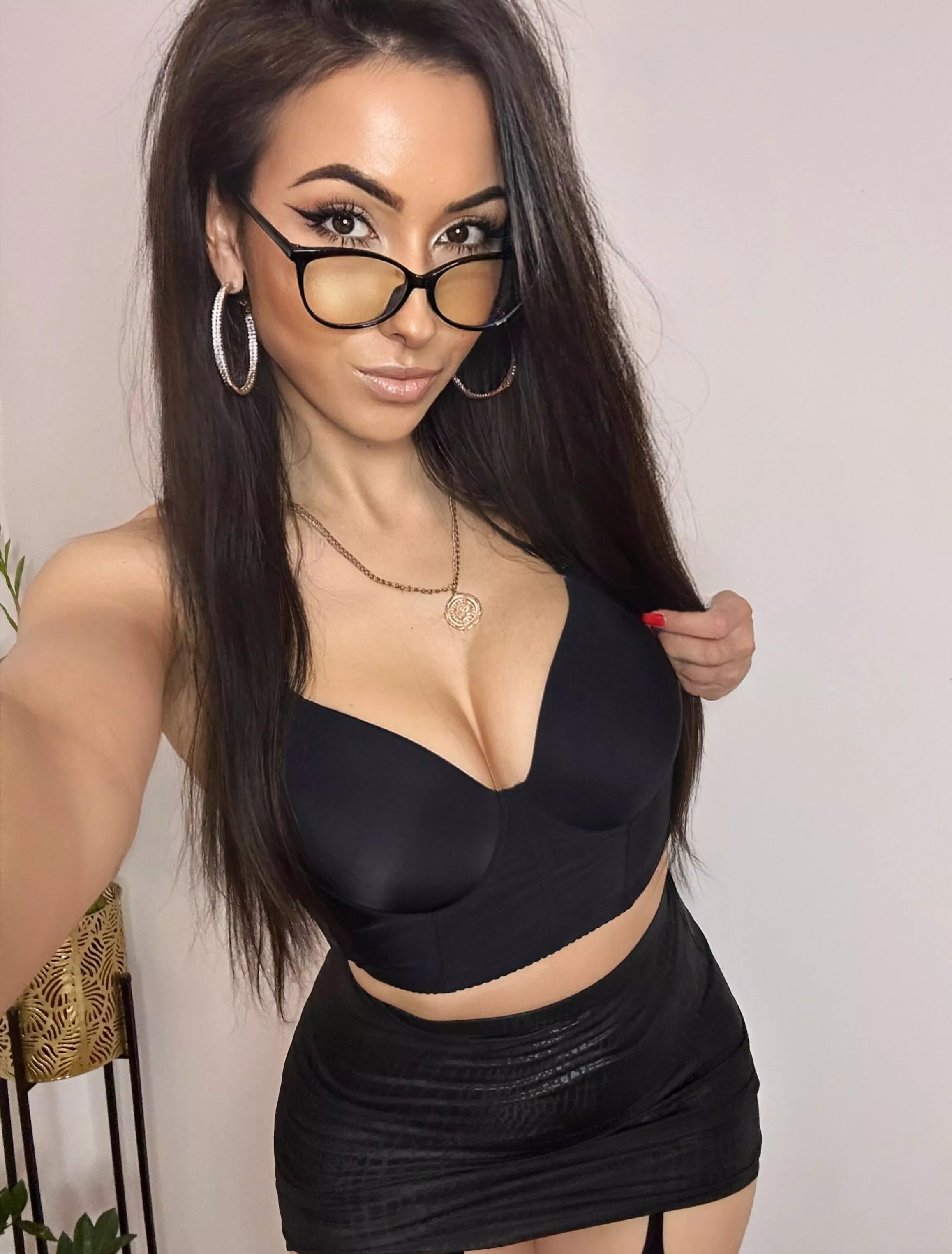 Cat eye and glasses