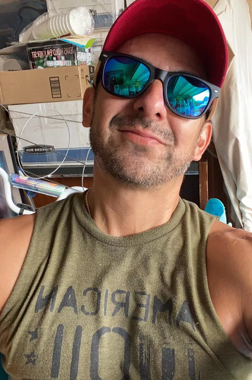 Cleaning the garage counts as cardio, right? It's humpday, y'all, you're halfway there!! Keep up the great work!