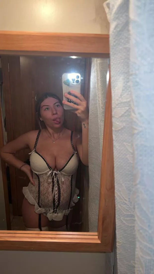 do you like how my sexy little outfit is bursting at the seams with my belly?🤭