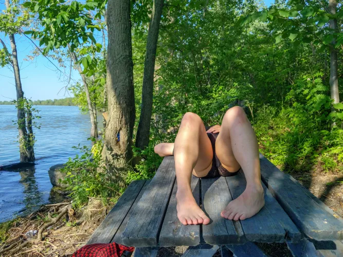 Do you spread the ankle apart or push them up?