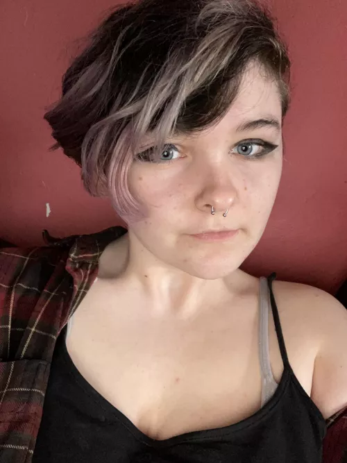 Eyeliner is a good look on me 🤭👁️