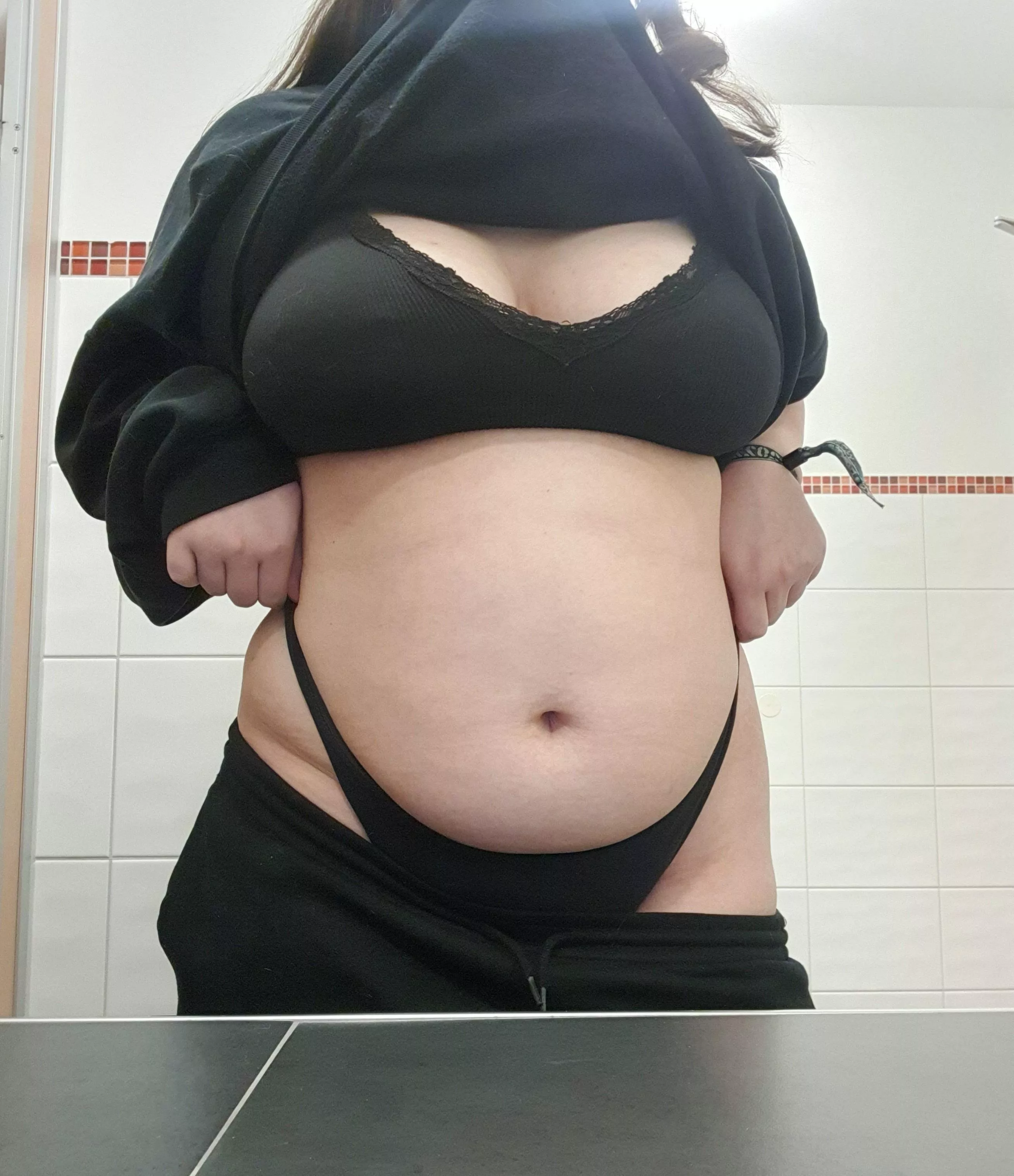 [f22] I hope my teacher doesn't see me like this.🤫