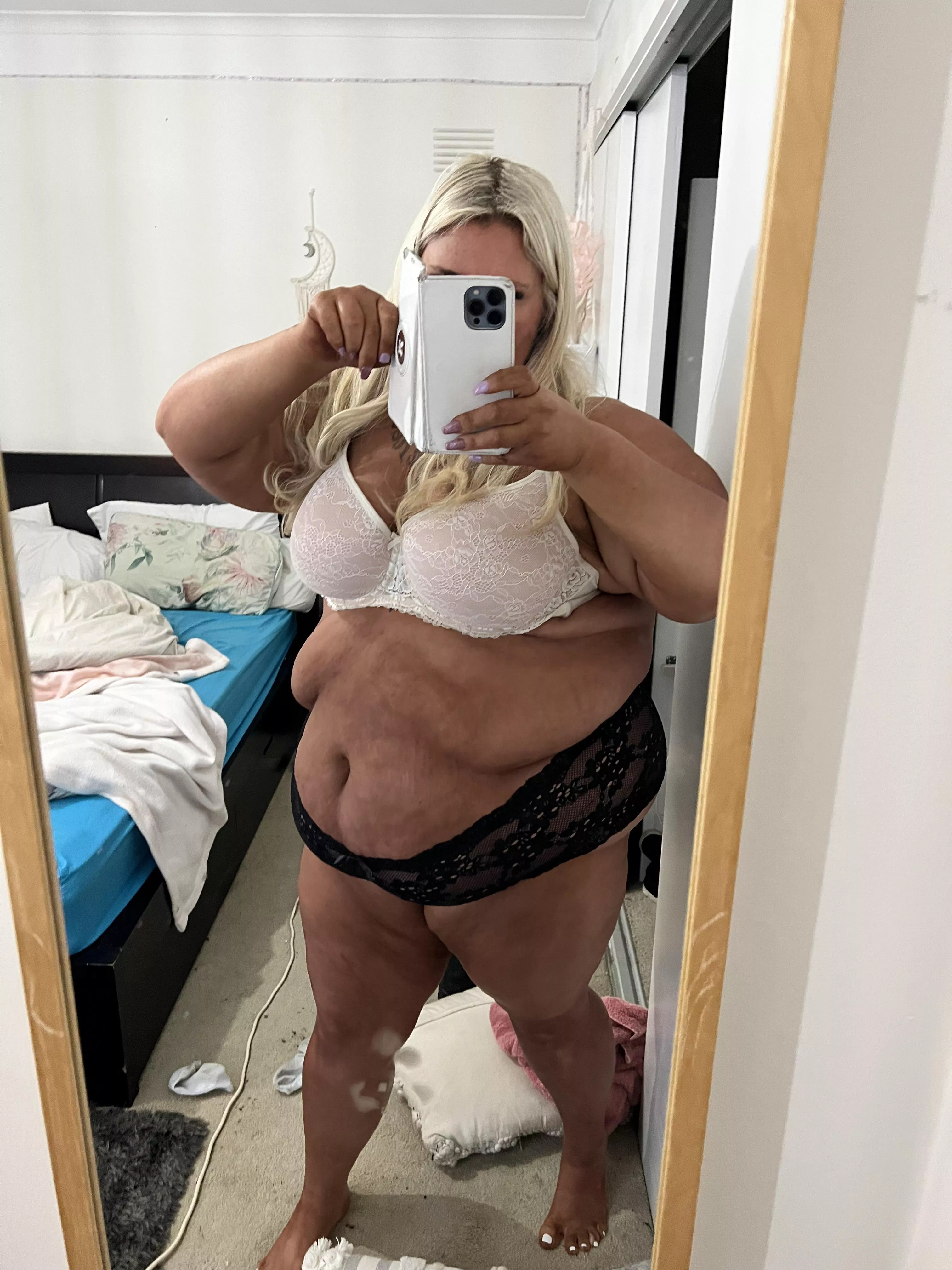 Fresh tan messy room, priorities x